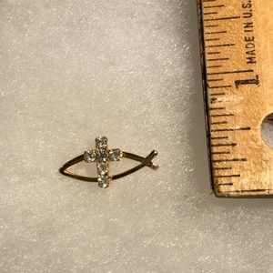 Fish cross pin